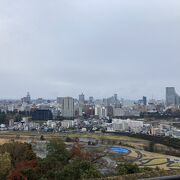 とても広い区画の公園