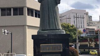 小松帯刀像