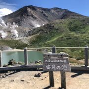 旭岳を上る途中に見えました、天気も良かったので、活火山って言うことを実感しました。