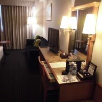 デスクとテレビ