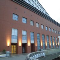 駅からデッキを通ってホテルへ入れます。