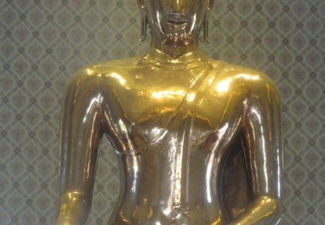 黄金の仏像を見ました