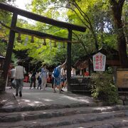 京都嵐山にある、縁結びの神社。