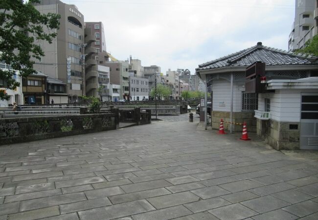 眼鏡橋などの石橋群がある公園ですよ