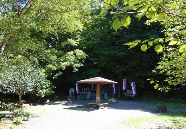 「鎌倉殿の十三人」に関わる史跡がある公園