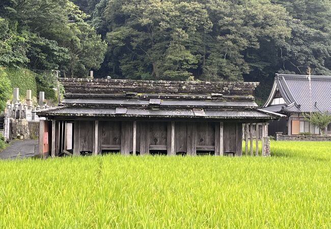 椎根の石屋根