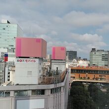 正面に仙台駅が望めます