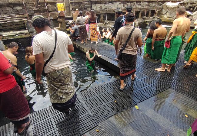 沐浴はほぼ観光客らしい