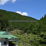 山間にかかる「かりがね橋」からの眺めはお勧め