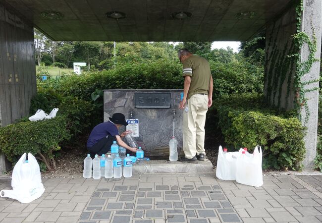 足柄の水は、ぜひぜひ、お持ち帰りください。