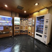 自販機コーナー。カップヌードルもあります。