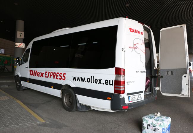 Ollex社のバスを利用