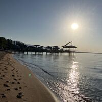 湖に面してプライベートビーチがある