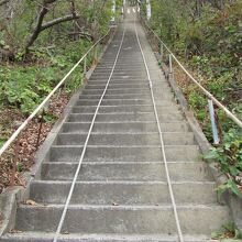 太田山神社本殿への階段