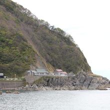 山と海に挟まれた太田神社