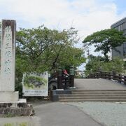 春はお花見、秋は大祭で賑わいます