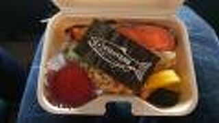 磯バターカレーとしゃけまる弁当。