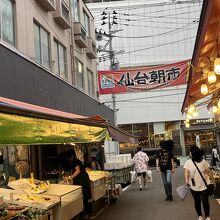 店が並ぶ