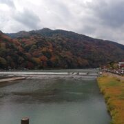 京都嵐山の風光明媚な桂川