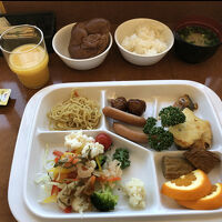 朝食はバイキングです