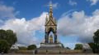 大きなモニュメント