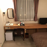 平均的な客室で窓から千歳川が見えました