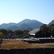 熊本市のほとんどの場所からその姿を望むことができる金峰山