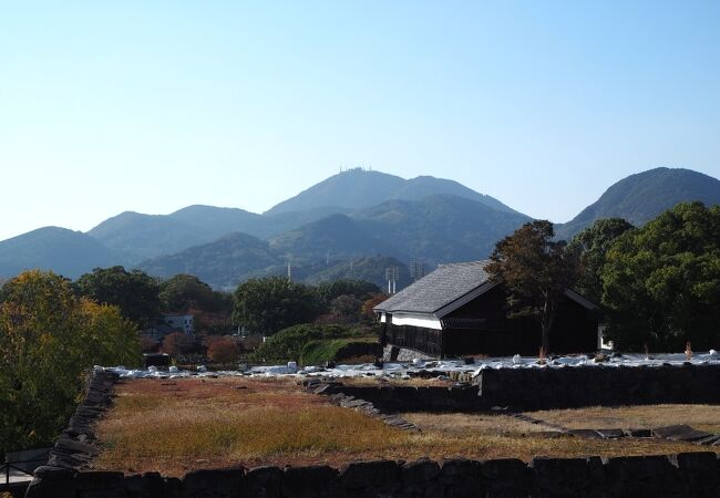 熊本市のほとんどの場所からその姿を望むことができる金峰山