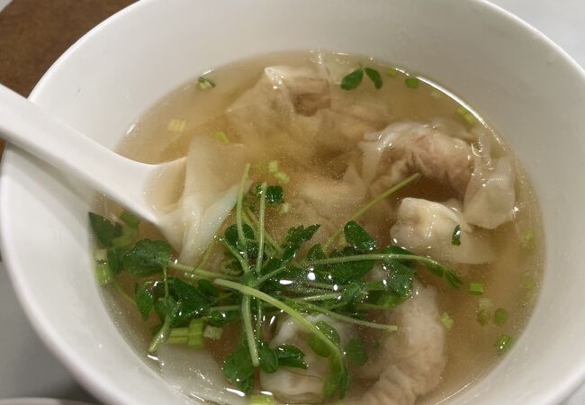 1000円もしないで至福のワンタンや麺やご飯が食べられる