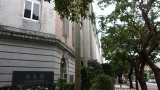 総督府の近くで西側のエリアにあります。