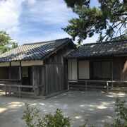 長州藩の藩校「明倫館」の師範を務めた吉田松陰が主宰した私塾。世界遺産！