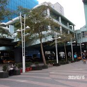 台北の繁華街のsリアにある駅です。
