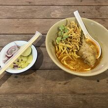 カオソーイ、結構スパイシーでした