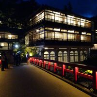 夜景です。TV撮影で人だかりができています