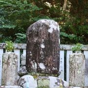 裏手にある五輪塔がお墓