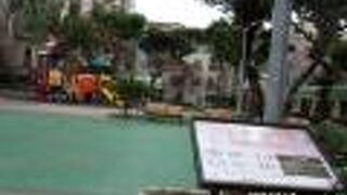 建国市場の南側にある公園です。