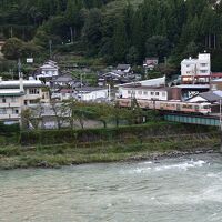 飛騨川を眼下に見下ろします。