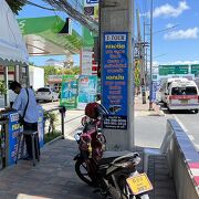 パタヤ／シラチャーなど、中距離移動はロットゥー