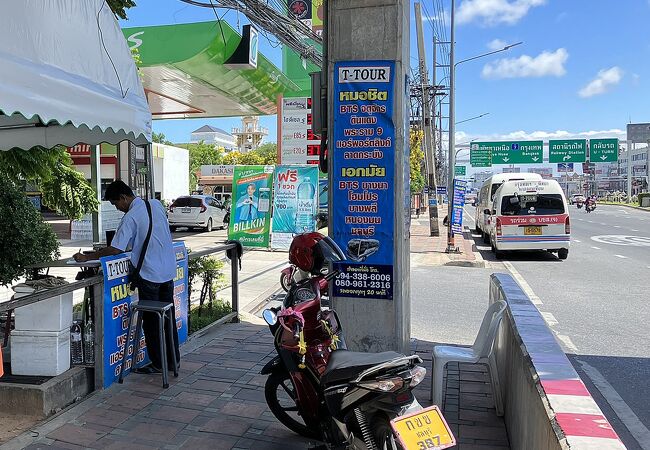 パタヤ／シラチャーなど、中距離移動はロットゥー