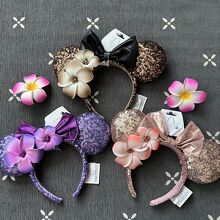 耳付きカチューシャハワイ限定でプルメリア付いてる