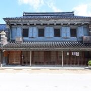 伝統的な町家建築、そして立派な土蔵