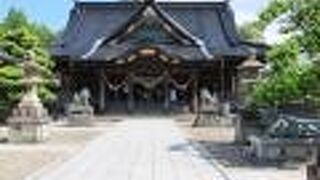 高岡御車山はここの神社の春の祭礼