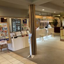 ロビーとフロント