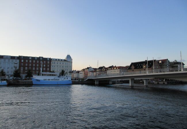 ニューハウンとクリスチャンハウンを結ぶ橋