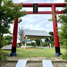 サザンクロスセンター駐車場から地主神社鳥居をくぐって城跡へ