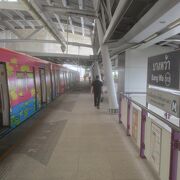 シーロム線でＭＲＴに乗り換えできる駅