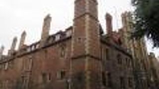 旧市街にあります