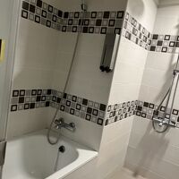 バスタブ寝転がれるくらい広い