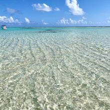 浅瀬に残る砂紋が美しい