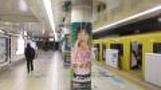 派手な広告看板